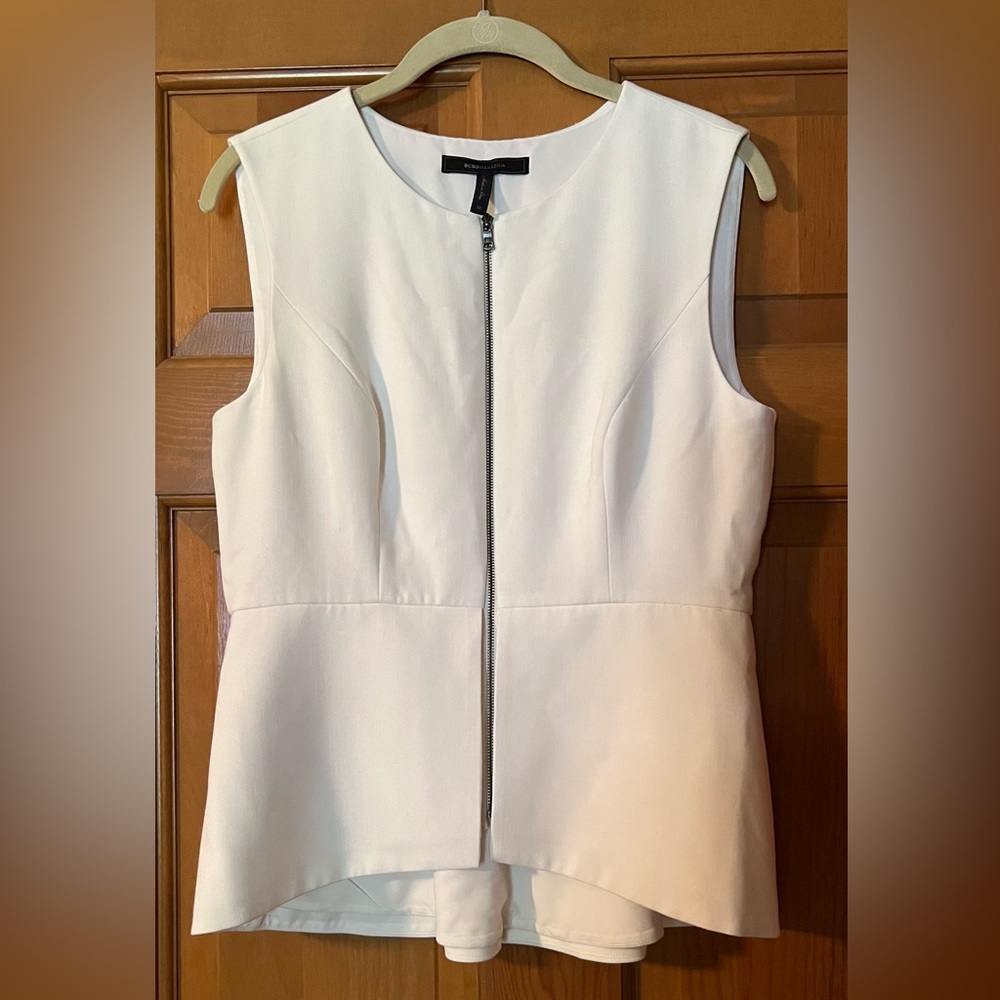 BCBG MAXAZRIA TOP. SIZE MEDIUM. WHITE. WORN Once.